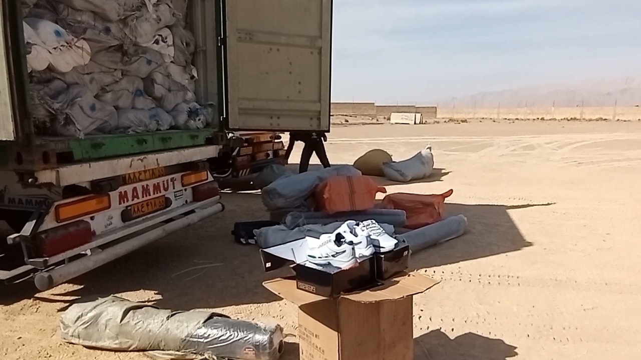 توقیف سه دستگاه تریلر کانتینردار حامل بار قاچاق