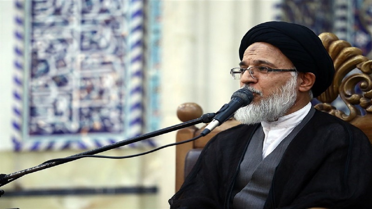 انسان موجودی وابسته به پروردگار است