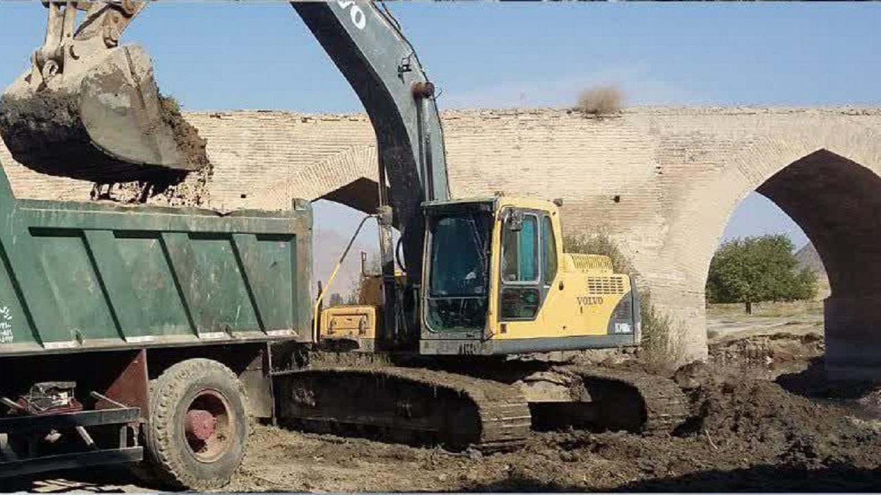 پل تاریخی دوآب شازند لایروبی شد