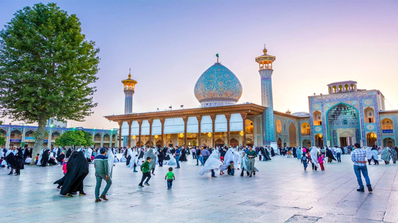 راهپیمایی مازندرانی‌ها در محکومیت حادثه تروریستی حرم شاهچراغ