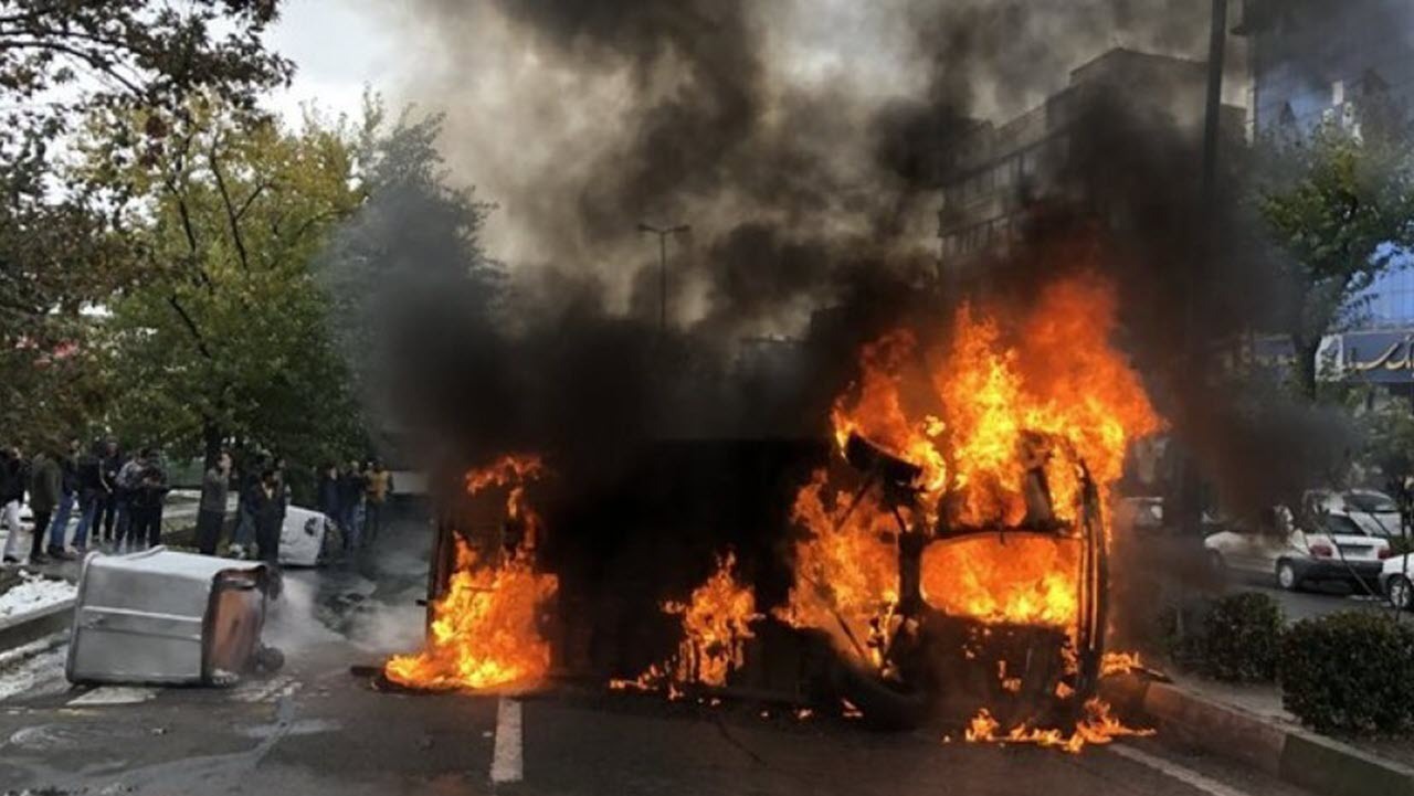 اغتشاشگران به کارکنان شهرداری در منطقه ۵ حمله کردند