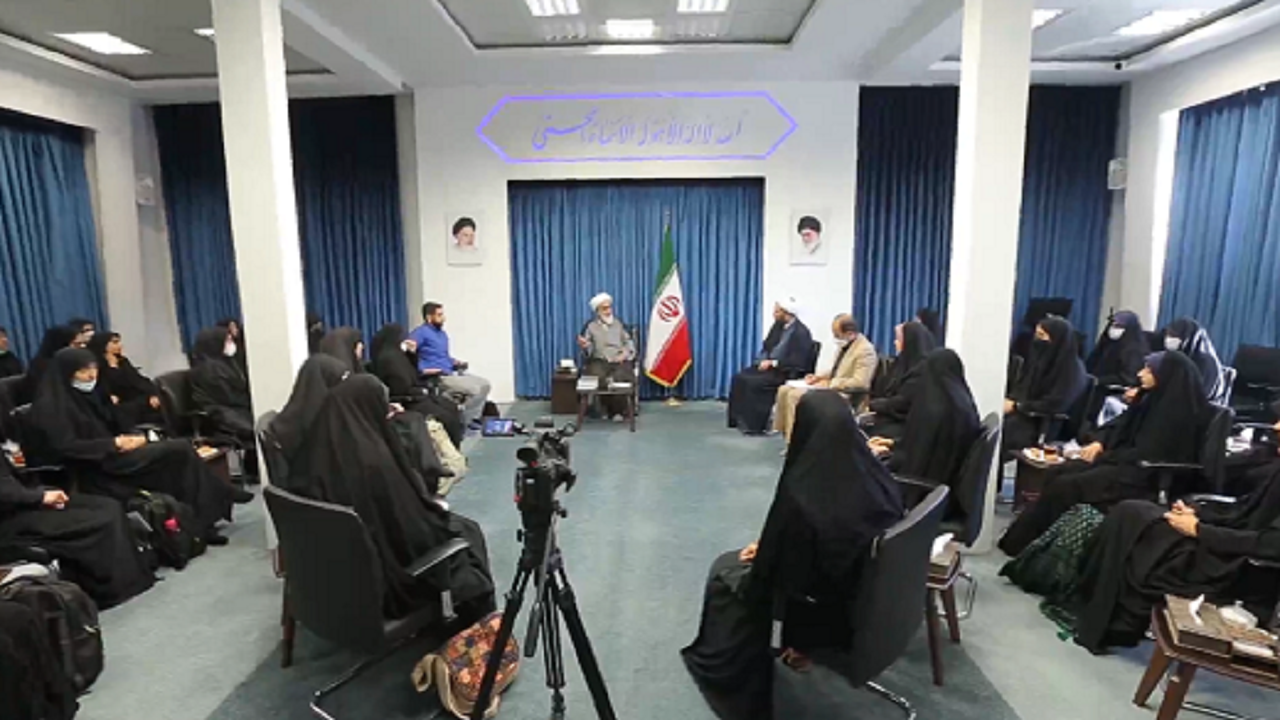 نگاه‌های باندی و جناحی مایۀ خسارت است
