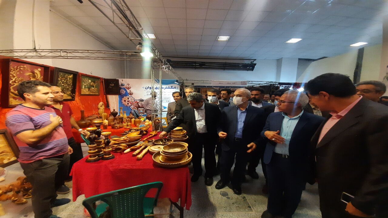 نمایشگاه صنایع دستی در کرمان گشایش یافت
