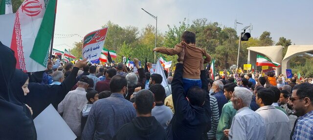 راهپیمایی شهروندان تهرانی در محکومیت حادثه تروریستی شاهچراغ برگزار شد