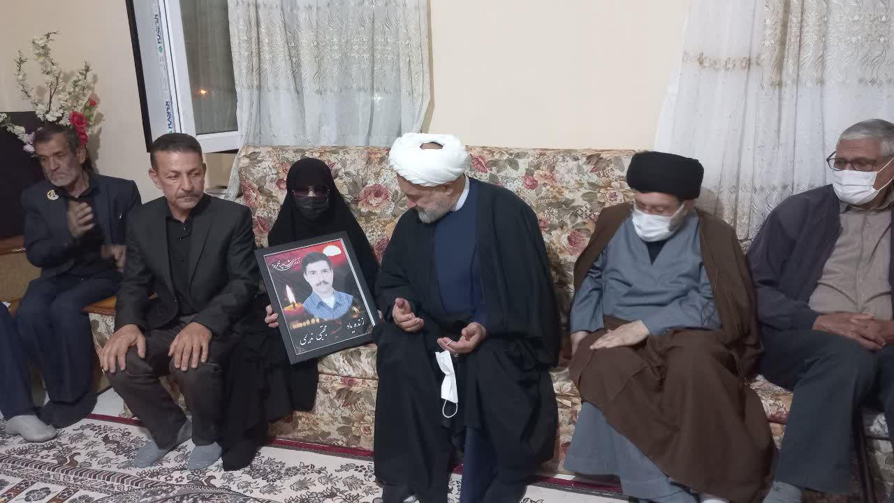 دیدار معاون اول قوه قضاییه با خانواده شهدای حادثه تروریستی حرم شاهچراغ (ع)