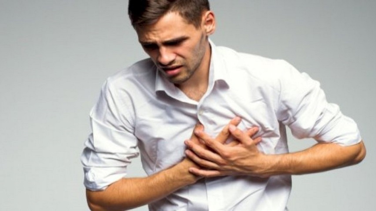 چگونه بفهمیم  درد  سینه از قلب است یا معده؟