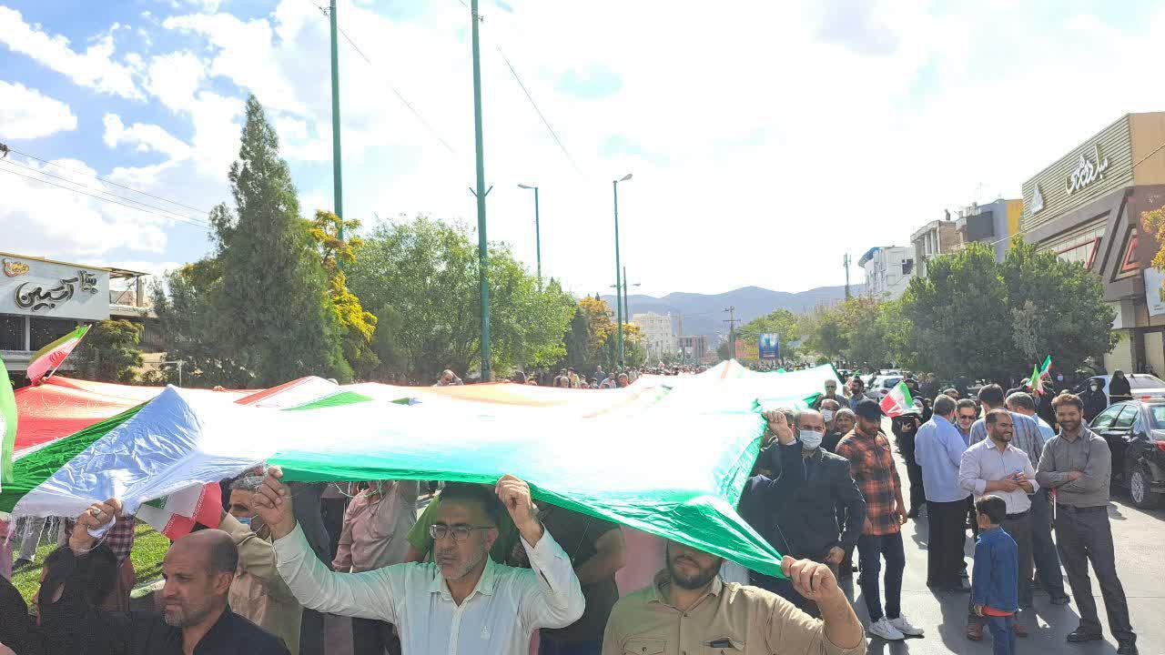 راهپیمایی گسترده مردم استان مرکزی در محکومیت جنایت تروریستی حرم شاهچراغ + فیلم و عکس
