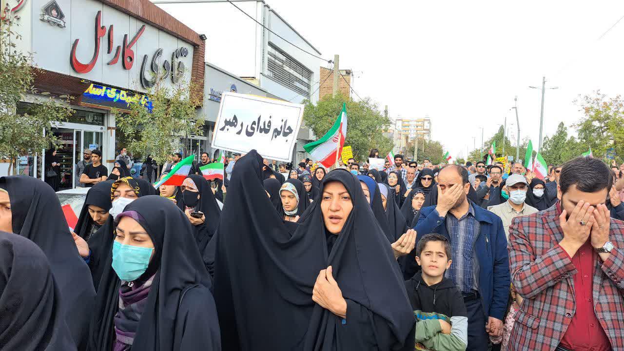 راهپیمایی گسترده مردم استان مرکزی در محکومیت جنایت تروریستی حرم شاهچراغ + فیلم و عکس