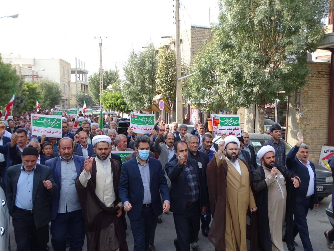 راهپیمایی سراسری در محکومیت به اقدام تروریستی حرم شاهچراغ (ع) + فیلم