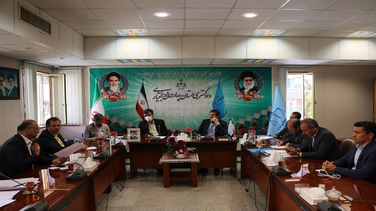 ادامه بررسی مشکل غرفه داران میدان میوه و تره بار شهرکرد