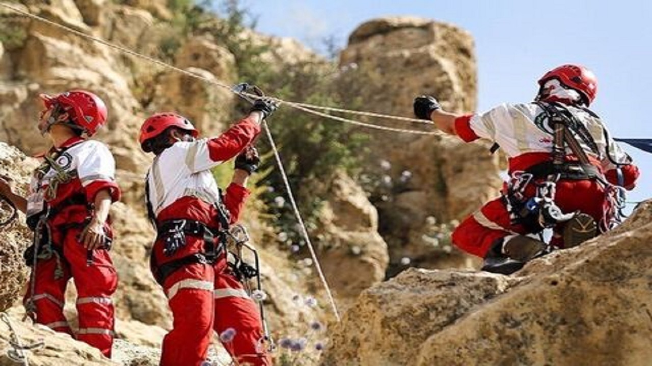 کوهنوردان گرفتار در اشترانکوه نجات داده شدند