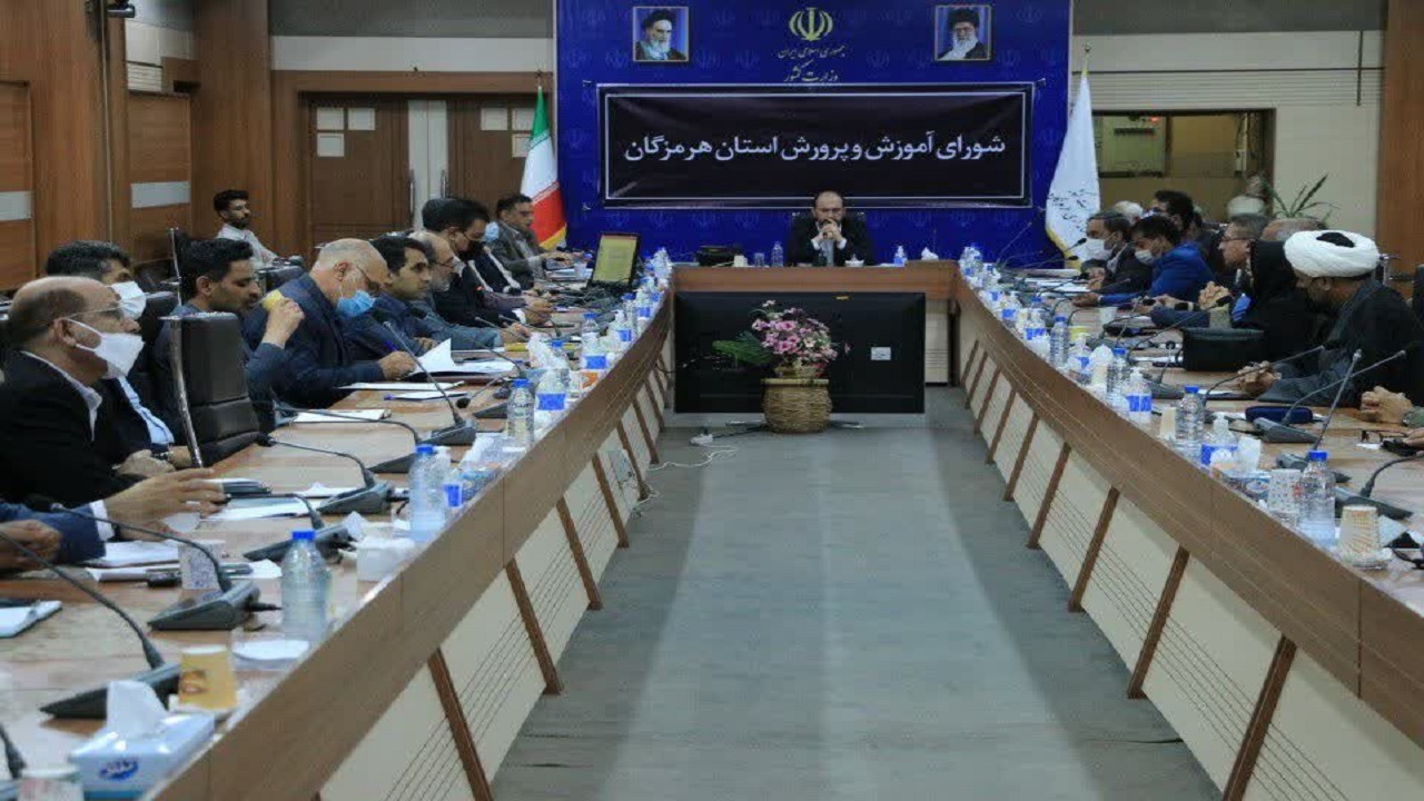 تاکید استاندار هرمزگان بر رفع مشکل سرویس مدارس