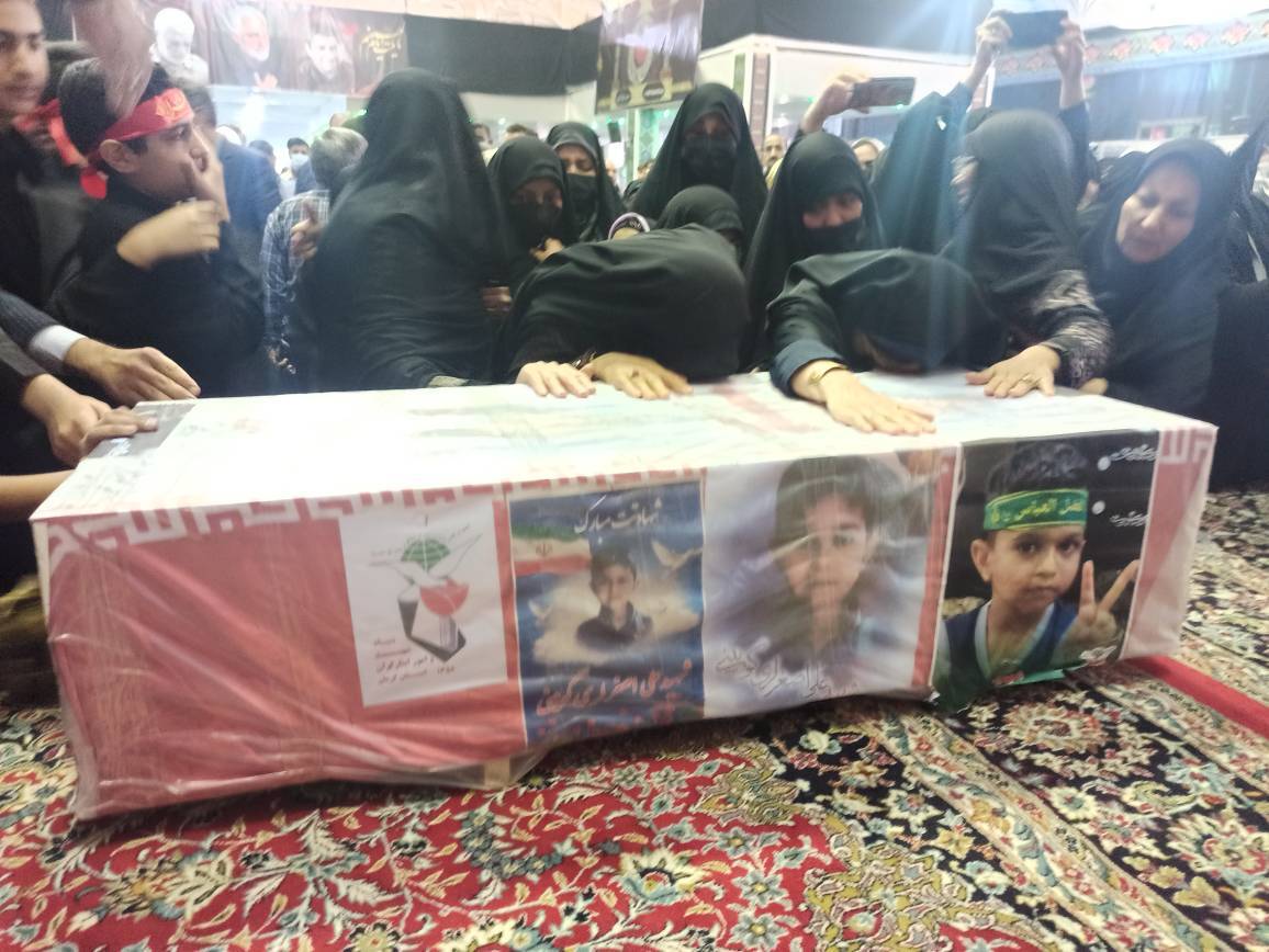 تشییع پیکر شهید دانش آموز حادثه تروریستی شیراز در کرمان