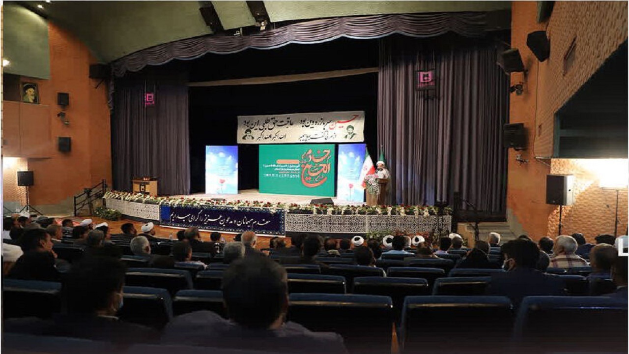 خادمان حسینی در جهت نشر مکتب و معارف نبوی تلاشی مضاعف داشته باشند