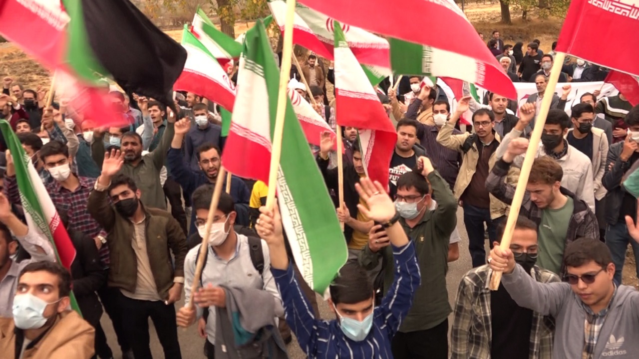 دانشجویان دانشگاه بوعلی سینا همدان در محکومیت اغتشاشات اخیر راهپیمایی کردند