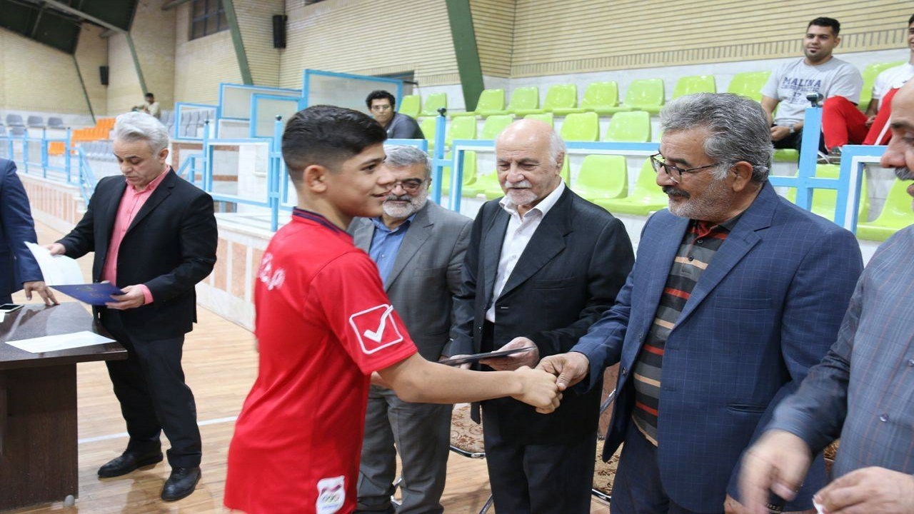 مدال آوران کشوری کشتی قم تجلیل شدند
