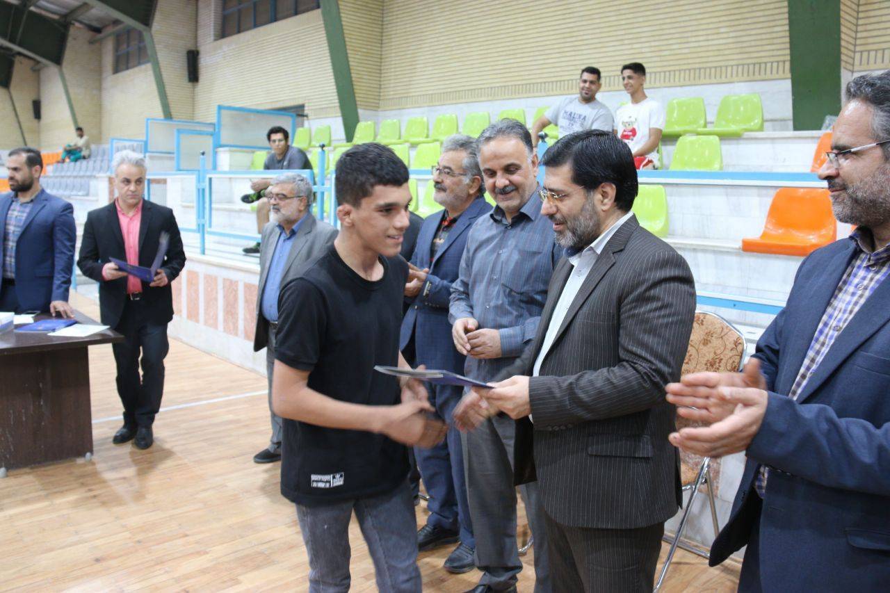 مدال آوران کشوری کشتی قم تجلیل شدند