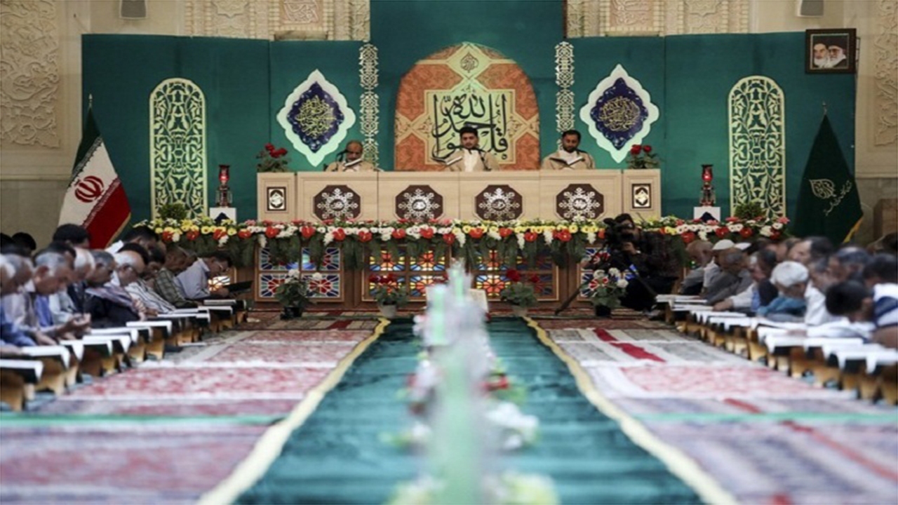 برپایی کرسی تلاوت قرآن به یاد شهدای حرم شاهچراغ (ع)
