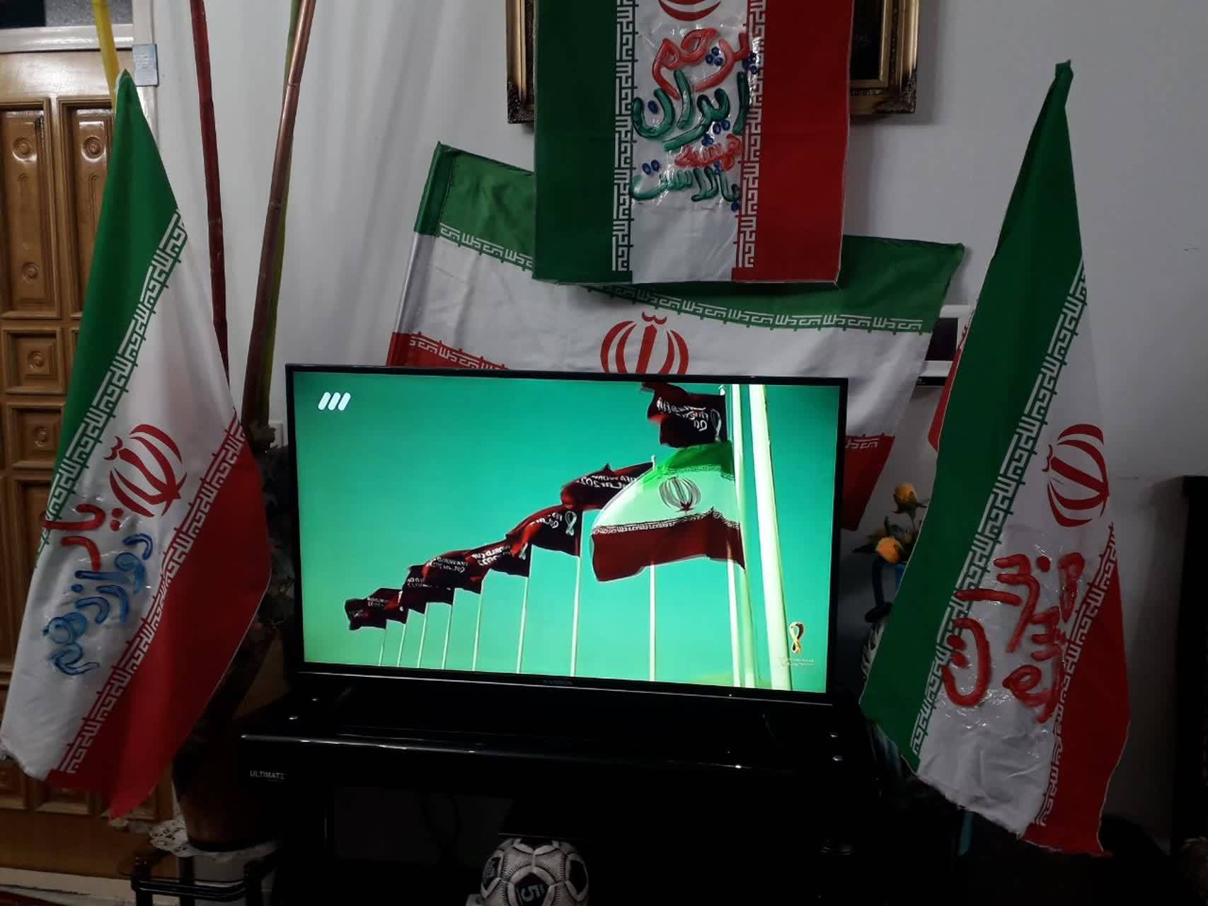 تصاویری از حال و هوای منزل ورزش دوستان به وقت تماشای فوتبال ایران - انگلیس
