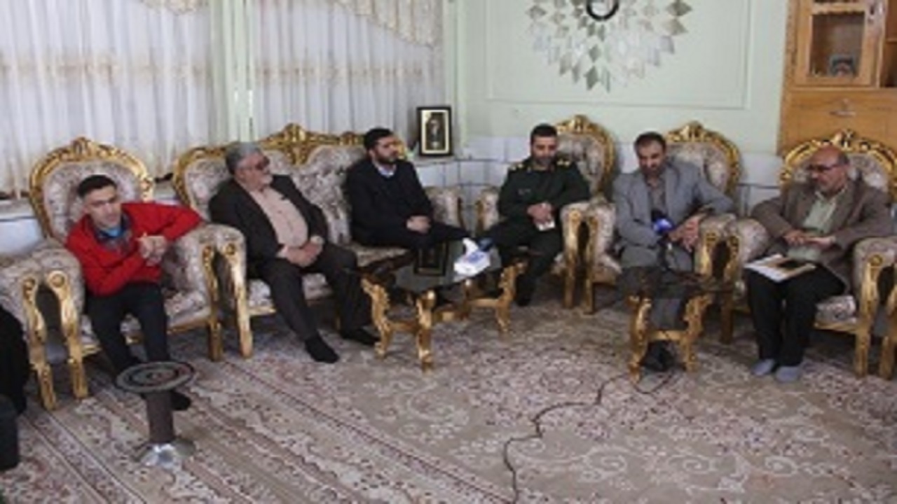 دیدار استاندار چهارمحال و بختیاری با خانواده شهید شهرانی