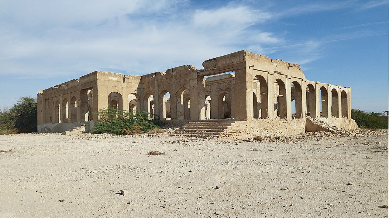 تخریب بنای تاریخی برای سرقت چوب چندل!