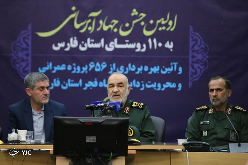پای مردم می‌مانیم و صحنه خدمت را ترک نمی‌کنیم/ با جوانان فریب‌ خورده شمشیر بر ‌دشمن می‌کشیم