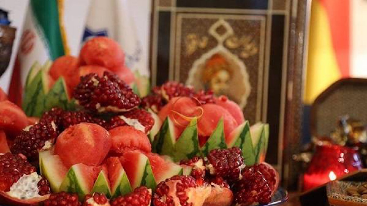 راز میوه‌ها‌ی سرخ در سفره یلدا