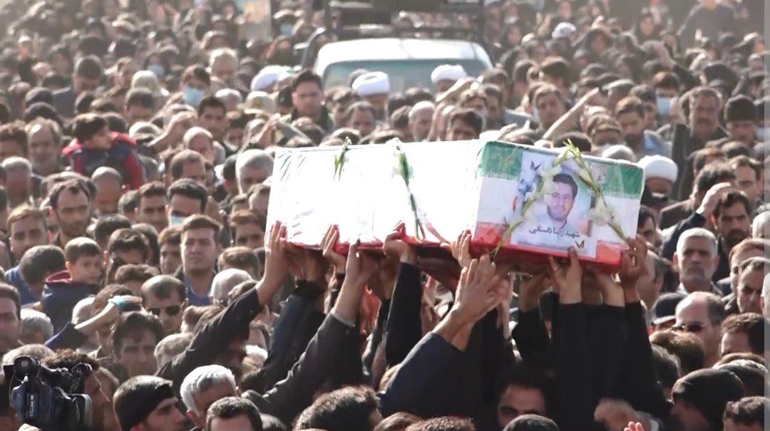 تشییع پیکر شهید رضا داستانی در ورزنه