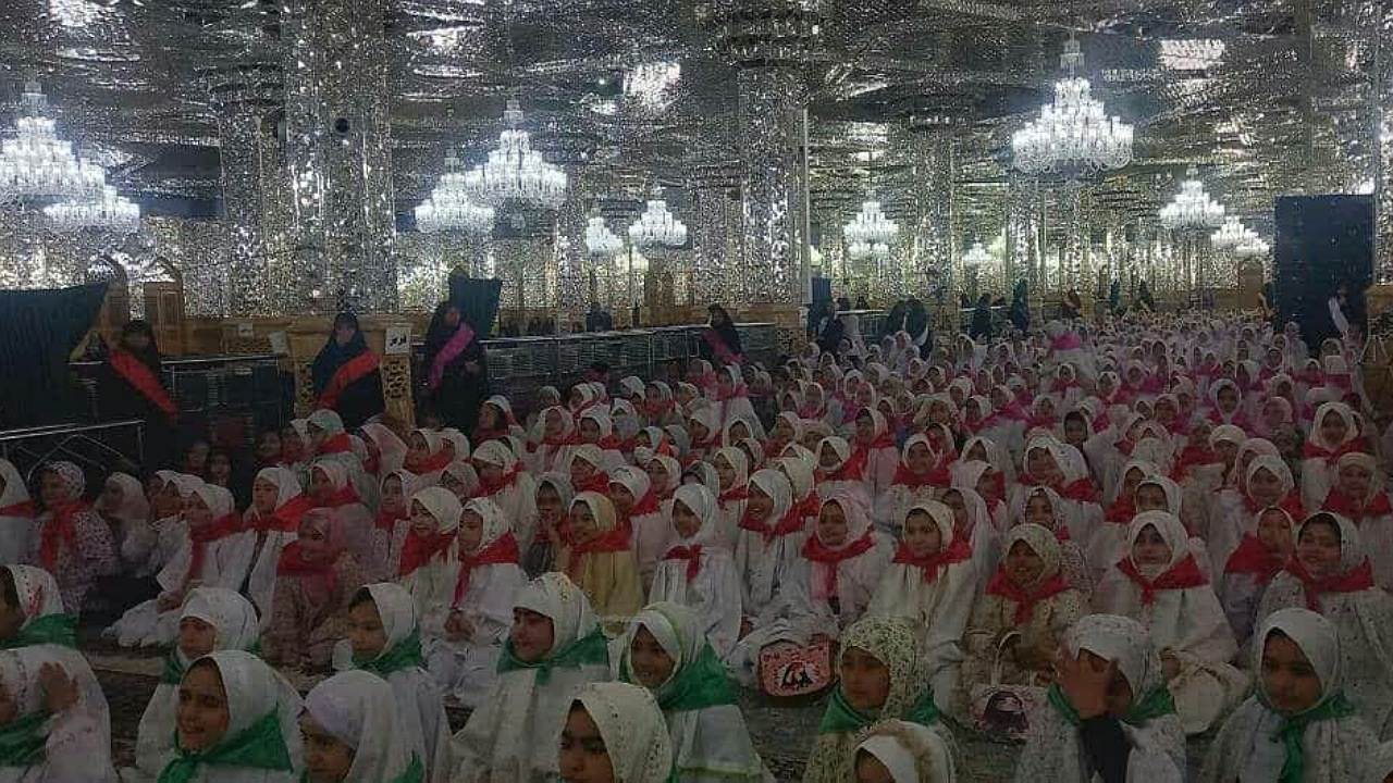 جشن تکلیف ۲ هزار دختر مشهدی زیر سایه امام مهربانی‌ها