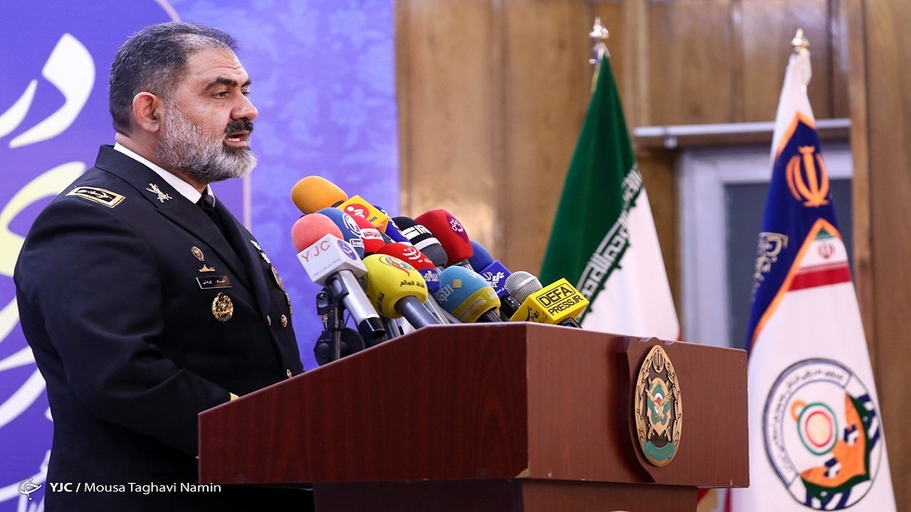 نیروی دریایی ارتش ایران در عمق دریا‌ها حضور شبانه‌روزی دارد