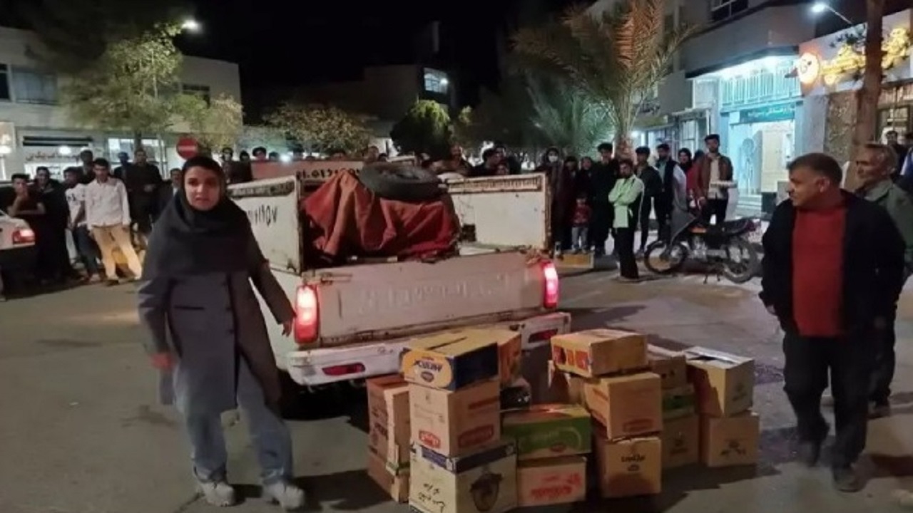 نمایش خیابانی خانه‌ خراب در نهبندان اجرا شد