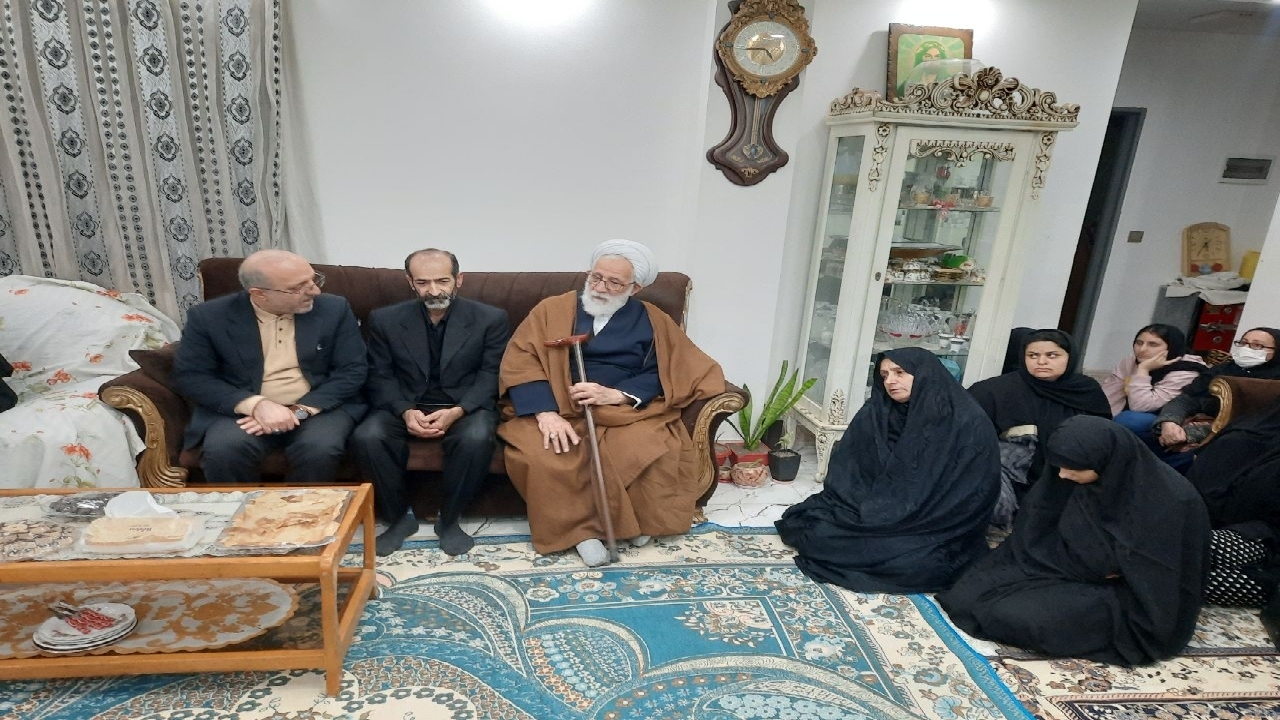 دیدار نماینده  ولی فقیه در بنیاد شهید کشور با خانواده شهدای امنیت گیلان
