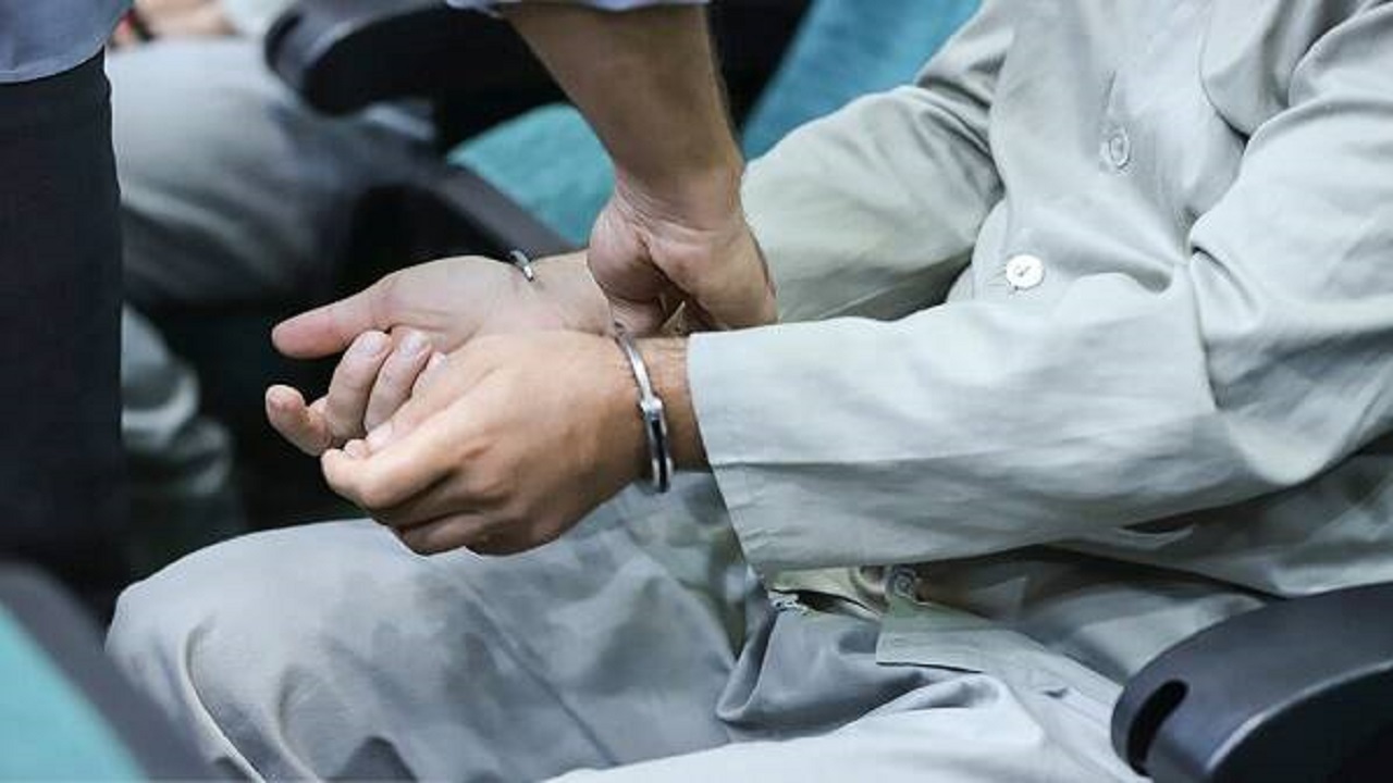 لگدزنی یک پزشک به شهید، جای کمک!