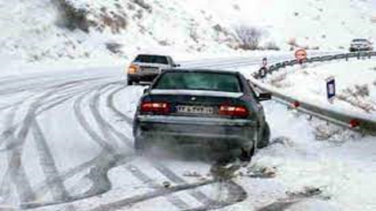 رانندگان برای عبور از محورهای کوهستانی زنجان تجهیزات زمستانی همراه داشته باشند