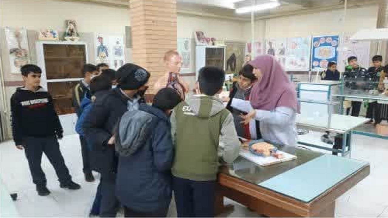 تور علمی دانش آموزان استان قزوین از پژوهش سرای جابربن حیان