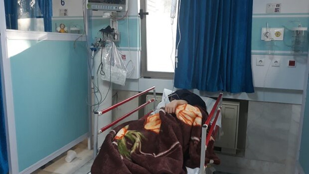 مسمومیت استنشاقی ۱۸ دانش آموز دختر در قم / علت اصلی حادثه همچنان نامشخص است