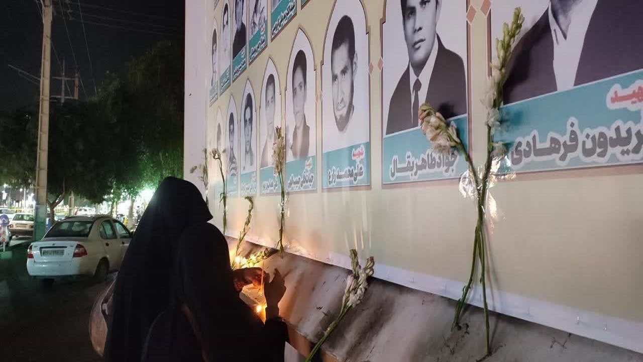 ادای احترام دزفولی‌ها به شهدای انقلاب + تصاویر
