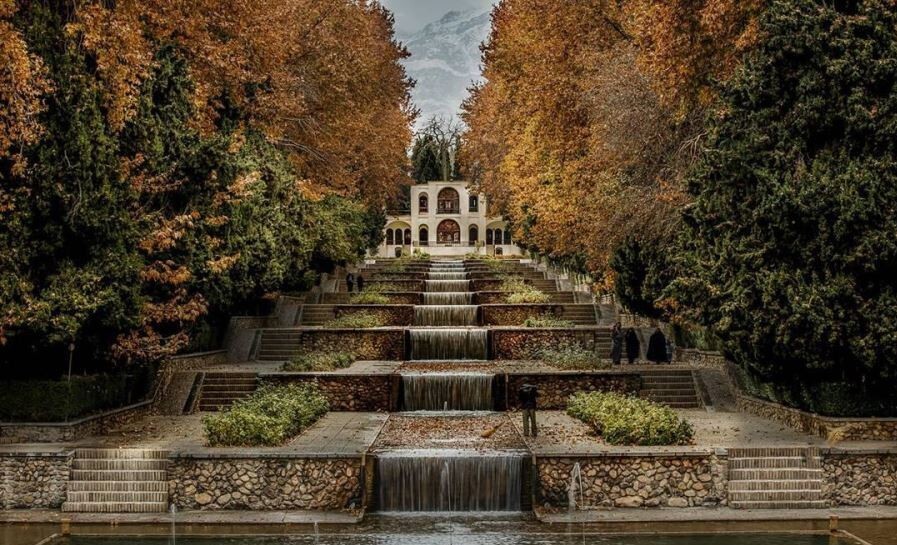نمایی از باغ شاهزاده ماهان کرمان به وقت پاییز + تصاویر