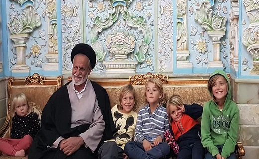 حضور خانوادگی جهانگردان سوئیسی در حرم حضرت معصومه(س)+ تصاویر