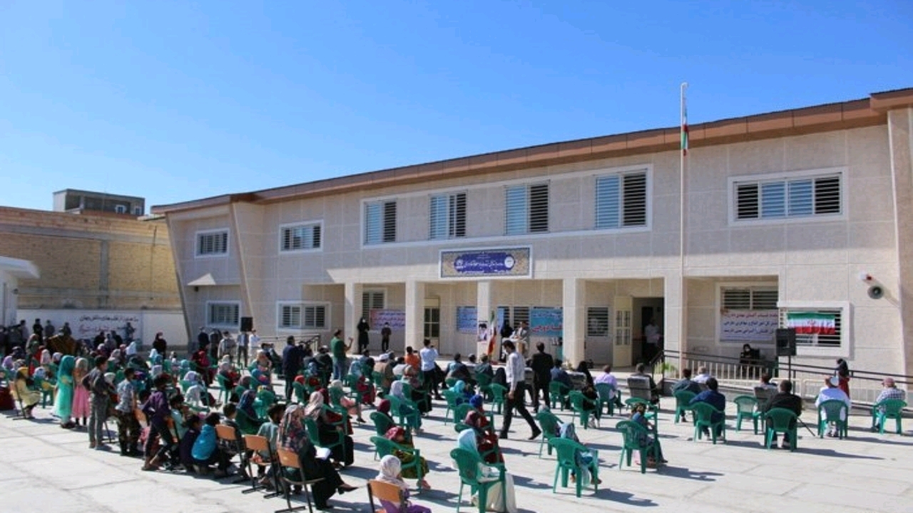 نیمی از مدارس کشور را خیران ساخته اند
