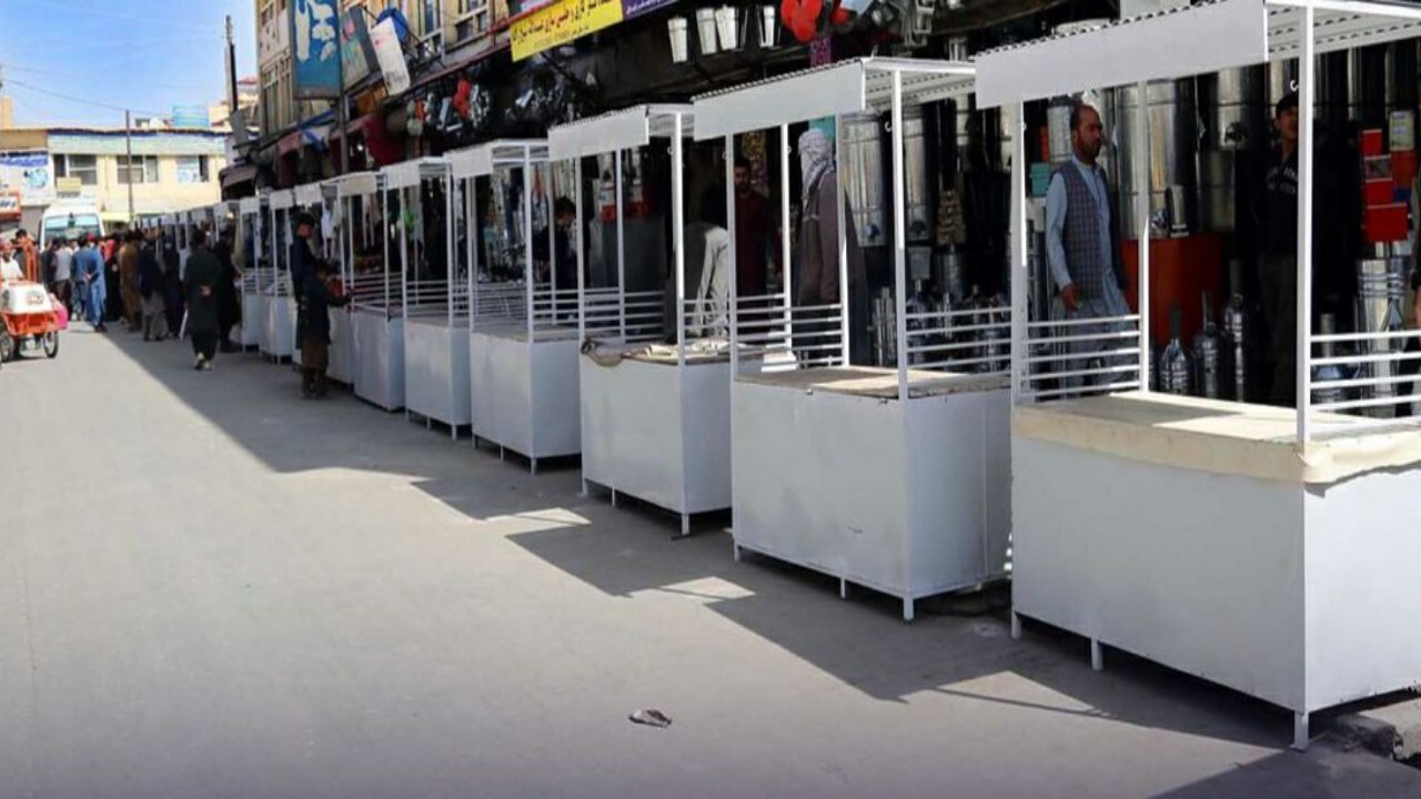 طالبان کراچی های سیار دست فروشان را جمع آوری کردند