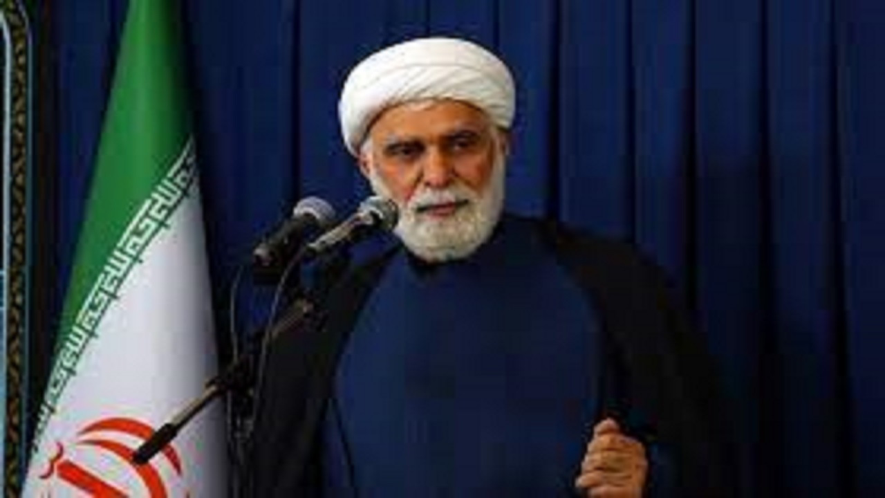 انتقاد امام جمعه کیش از جابجایی پیاپی مدیران و تأثیر آن بر مناطق آزاد