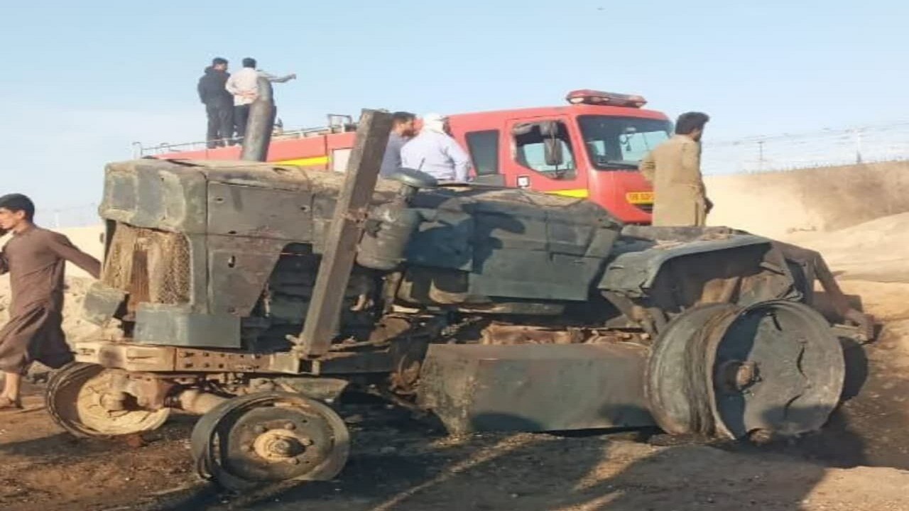 ۱۱ دستگاه تراکتور در مرز ماککی هیرمند دچار حریق شد/۲ نفر مجروح شدند