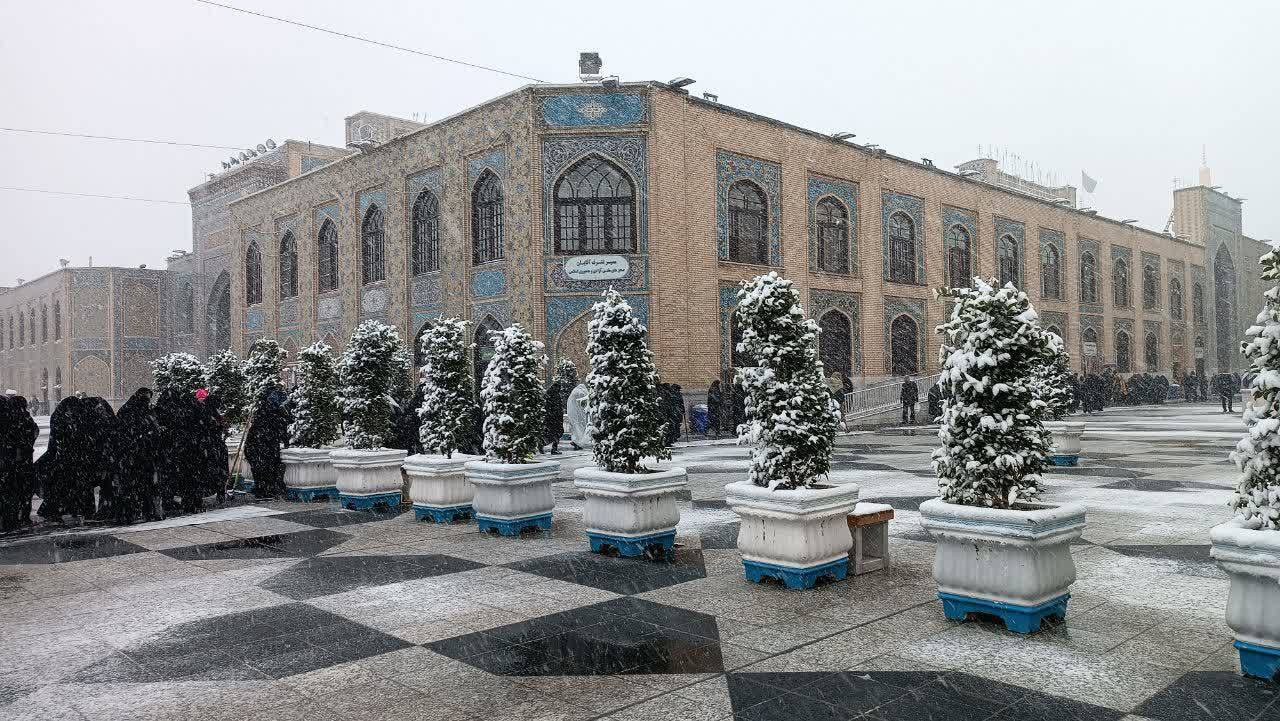 بارش برف تصاویری از بارش برف در حرم امام رضا (ع)