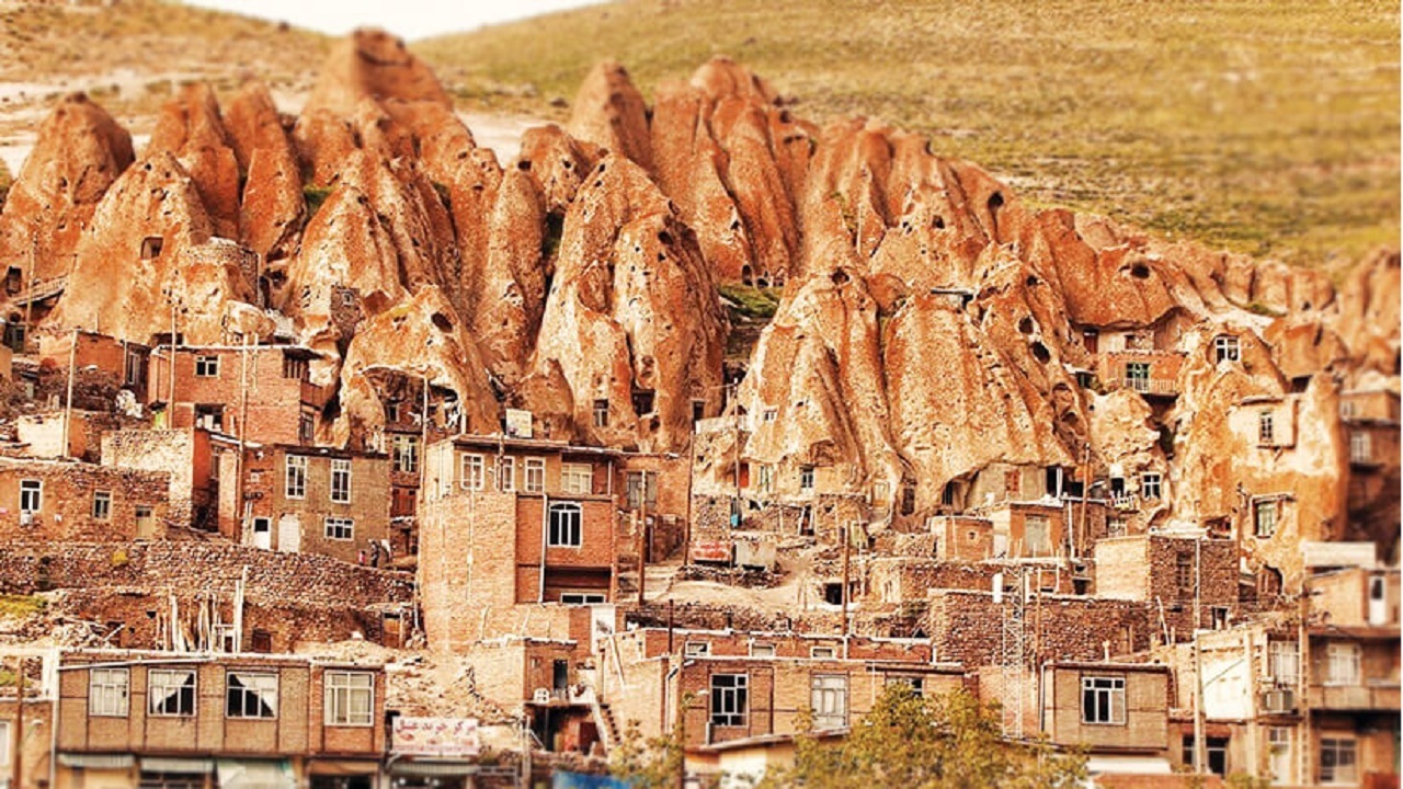 معرفی روستای صخره‌ای مخروطی کندوان + فیلم