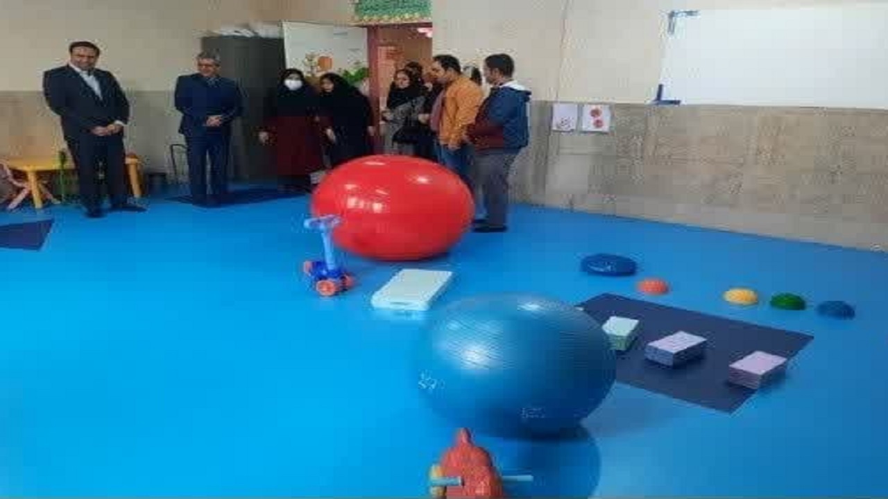 کف پوش کردن مدرسه استثایی باغچه بان قزوین