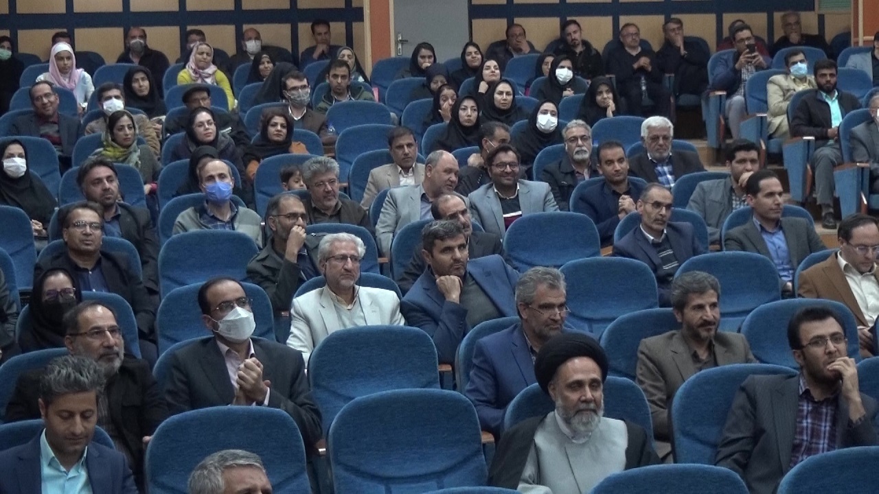 ضرورت توسعه ارتباط دانشگاه با خارج از فضای آموزشی