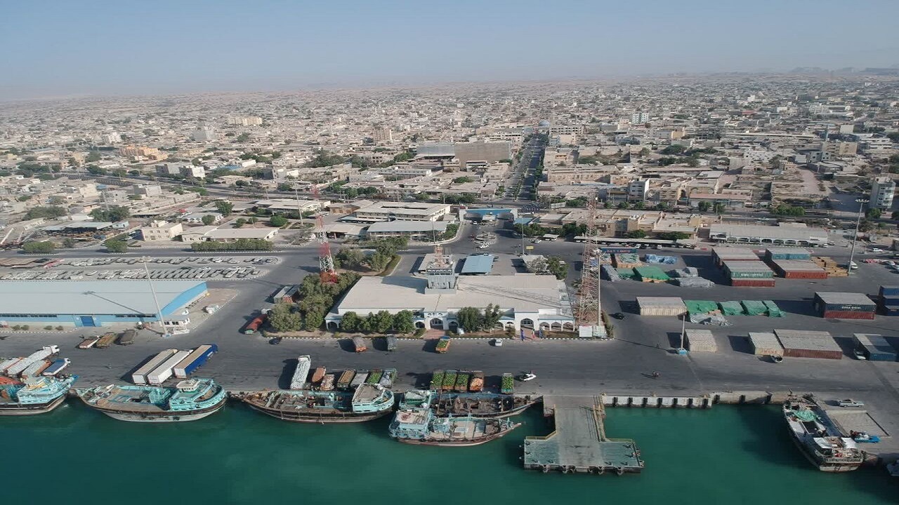 تخلیه و بارگیری بیش از ۷ میلیون تن کالا در بنادر غرب هرمزگان