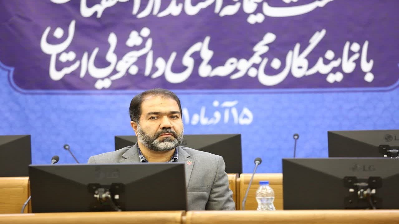 خبر‌های آبی استاندار اصفهان در جمع دانشجویان