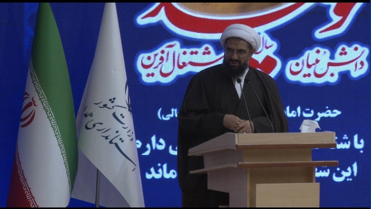 نظارت مدیران بر بهبود ارتباط کارکنان با مردم ضروری است